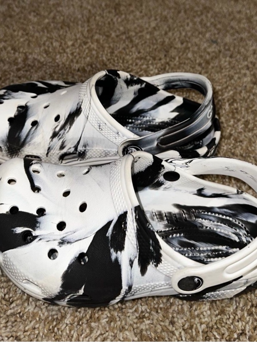 CROCS Classic Clog in Black & White Marble Print